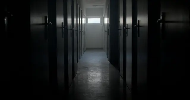 Einzelhaft in einer Dunkelzelle ist für die meisten Häftlinge eine Horrorvorstellung. | Foto: Viktar-stock.abode.com (Symbolbild)