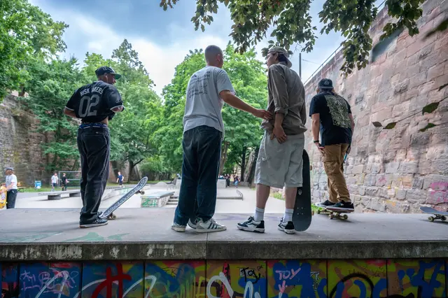 Die neuen Unterstände sind für Skaterinnen und Skater eine echte Aufwertung ihres Treffpunkts im Burggraben. | Foto: Arne Marenda, Stadt Nürnberg