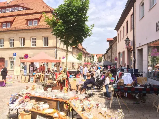 Der Trödelmarkt lockt erneut zahlreiche Besucher aus nah und fern nach Langenzenn. | Foto: Stadt Langenzenn
