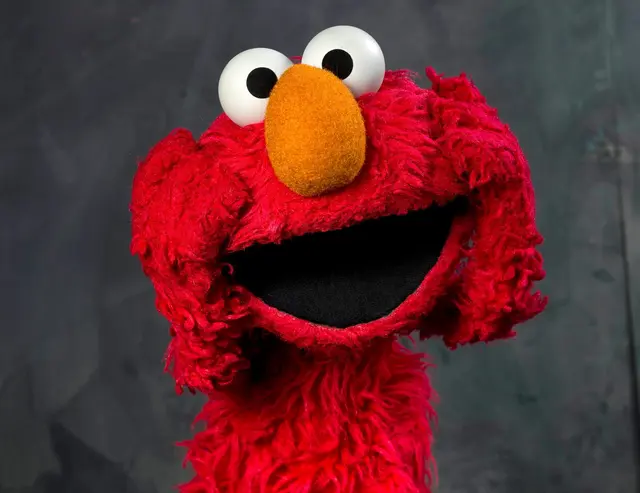 Das Monster Elmo ist beim Publikum sehr beliebt.  | Foto: Victoria Will/WILLV/AP/dpa (Archivbild)