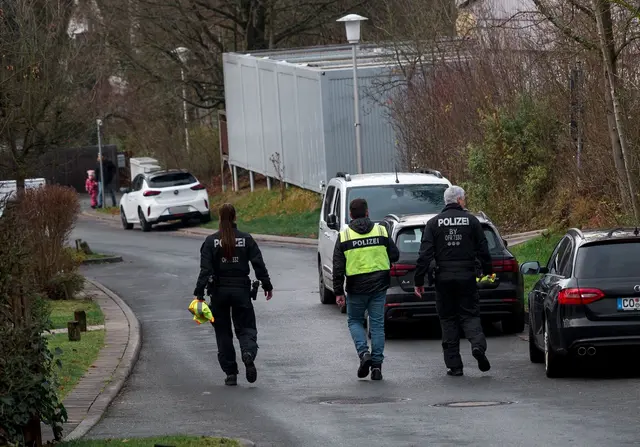 Bevor die Leiche der 40-Jährigen gefunden wurde, suchte die Polizei mehrmals nach der zunächst vermissten Frau.  | Foto: Daniel Vogl/dpa