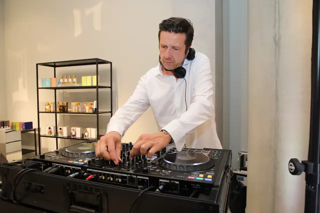 DJ Marcus Wachsmann sorgte für die chilligen Beats. | Foto: Jürgen Friedrich