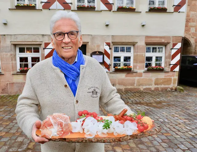 Trauer um Kultwirt Charly Krestel.  | Foto: Udo Dreier