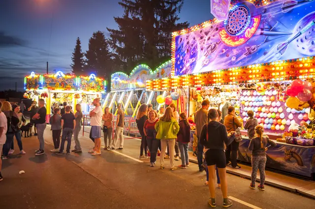 Kunterbunt präsentiert sich die Burgfarrnbacher Kirchweih. | Foto: shuiro
