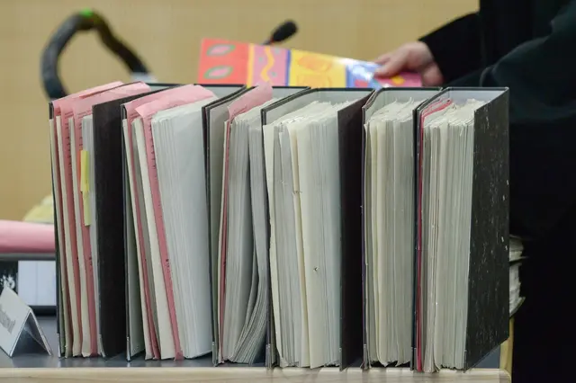 Klassische Aktenordner erschwerten möglicherweise die Arbeit der Justiz - dafür waren sie aber gefeit vor IT-Problemen. | Foto: picture alliance / dpa