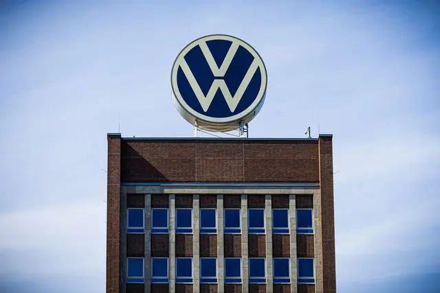 Bei Volkswagen betrug der Umsatz im vergangenen Jahr 324,7 Milliarden Euro. | Foto: Moritz Frankenberg/dpa (Archivfoto)