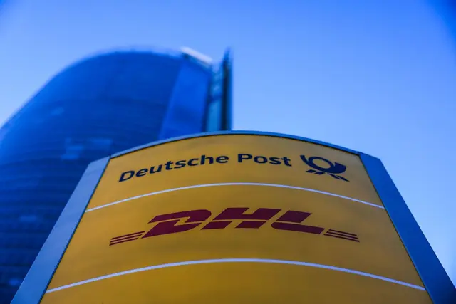 Manch Verbraucher ist unzufrieden mit dem Gelben Riesen. | Foto: Oliver Berg/dpa (Archivbild)