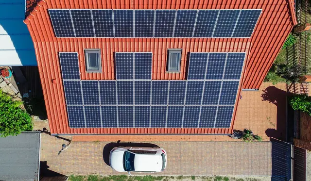 Bei der Abrechnung von privaten Solaranlagen gibt es vielerorts Probleme.  | Foto: Patrick Pleul/dpa-Zentralbild/dpa  (Archivbild)