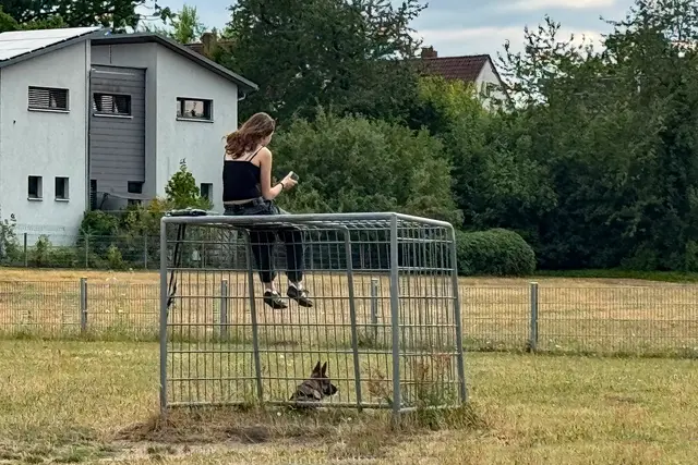 Der Westpark: eine Parkanlage, die zum Spielen, zur Erholung, zur Bewegung und zum Naturerleben einlädt. Gassi gehen und Internet an der frischen Luft sind ebenfalls möglich. | Foto: André Winkel / Stadt Nürnberg