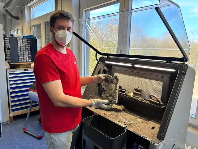 Die Technische Hochschule Nürnberg Georg Simon Ohm (Ohm) hat mit Hilfe von 3D-Technologie eine Nachbildung des bayerischen Königswappens erstellt.  | Foto: Mario Kraußer