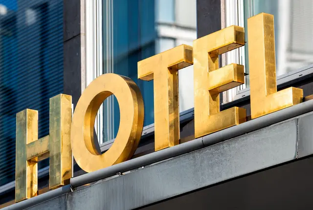 Mehr als 10.000 Hotels beteiligen sich an einer Sammelklage, um sich gegen jahrelang erzwungene Preisbindungen zur Wehr zu setzen. | Foto: Daniel Bockwoldt/dpa (Symbolbild)