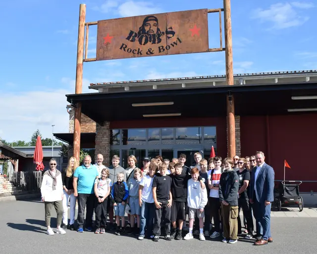 Die Schülerlotsen verbrachten einen tollen Tag bei Bob´s Bowling in Fürth. | Foto: Roland Beck
