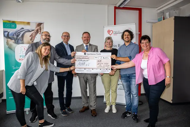 V.l.n.r.: Martina Eckmüller (GesundheitsregionPlus Landkreis Fürth), René Rosenzweig (AGNF e.V.), Michael Bischoff (Stiftungsratsmitglied), Landrat Bernd Obst (Stiftungsratsvorsitzender), Evelyn Mayer (Stiftungsratsmitglied), Sebastian Raps (AGNF e.V.), Renate Krach (Stiftungsratsmitglied). | Foto: Landratsamt Fürth