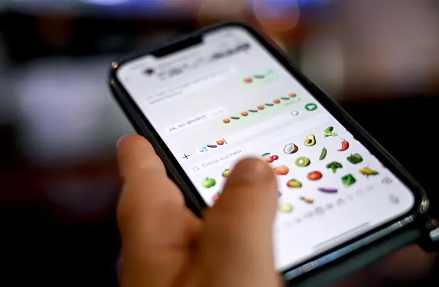 Im Chat werden die Aubergine oder der Pfirsich gelegentlich anzüglich verwendet.  | Foto: Britta Pedersen/dpa (Symbolbild)