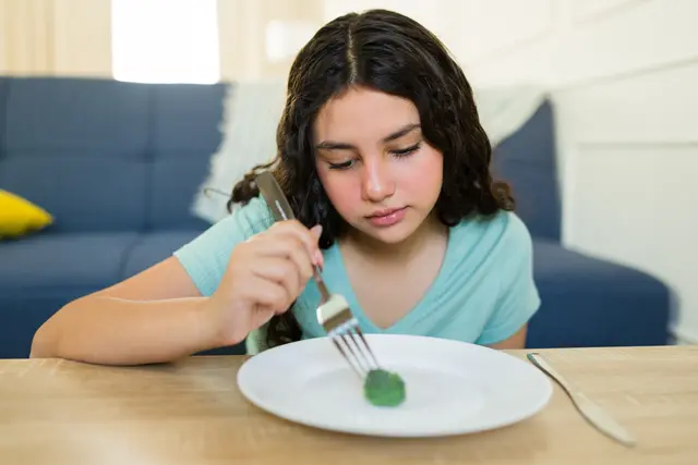 Essstörungen betreffen vor allem Frauen. Auch viele Jugendliche sind darunter. | Foto: AntonioDiaz-stock.adobe.com (Symbolbild)