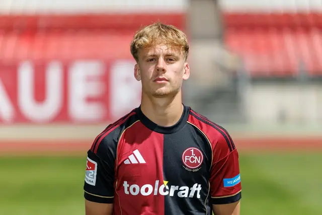 Tim Janisch wurde in der vergangenen Saison in die erste Mannschaft des 1. FC Nürnberg befördert, heute ist er Stammspieler. | Foto: Daniel Karmann/dpa