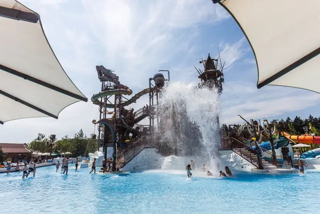 Der 31-jährige Verdächtige soll am 9. August in das Erlebnisbad gekommen sein. (Archivbild) | Foto: Philipp von Ditfurth/dpa