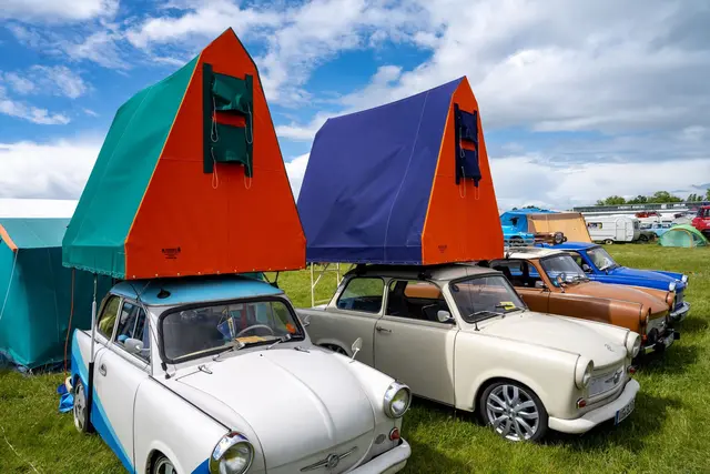 null
Das Trabant-Treffen in Anklam gibt es seit 30 Jahren.  | Foto: Stefan Sauer/dpa (Archivbild)