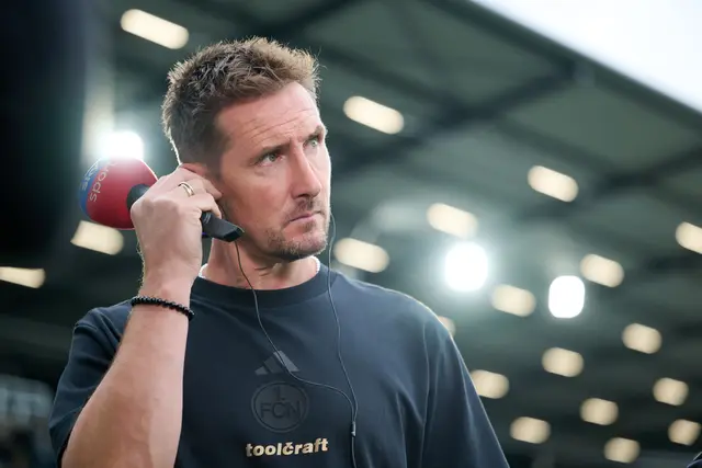 Nürnberg-Trainer Miroslav Klose sieht sich beim Zweitliga-Spiel gegen Paderborn nicht im Mittelpunkt. (Symbolbild) | Foto: Bernd Thissen/dpa