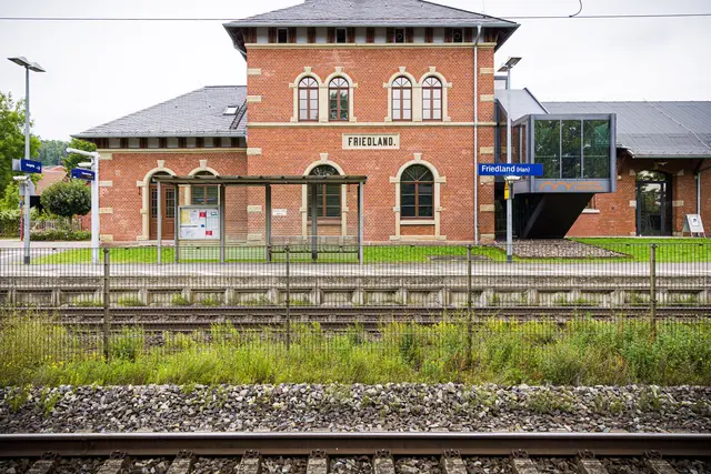 Der Bahnhof Friedland im Landkreis Göttingen: Hier starb am 11. August eine 16-Jährige. | Foto: Moritz Frankenberg/dpa
