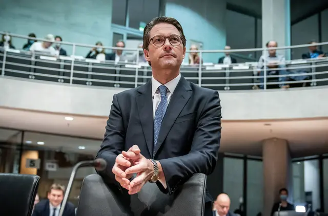 Wegen seiner Aussagen im Maut-Untersuchungsausschuss droht dem ehemaligen Verkehrsminister ein Prozess.

 | Foto: Michael Kappeler/dpa (Archivbild)