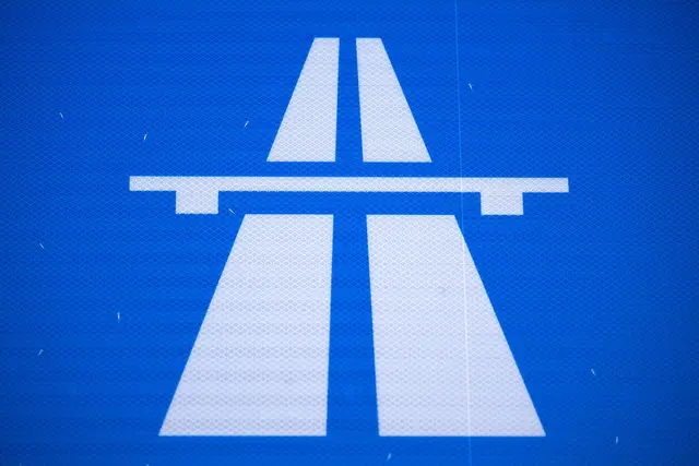 Noch mal rund 27 Millionen muss der Bund für die gescheiterte Pkw-Maut bezahlen. | Foto: Hendrik Schmidt/dpa (Symbolbild)