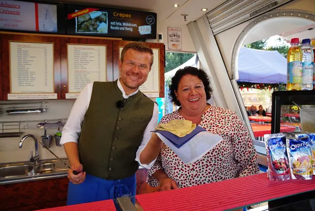 Marcus König absolvierte sein Volksfest-Praktikum und hatte sich dazu verschiedene Stände ausgesucht. | Foto: © Nürnberger Volksfest/Budig