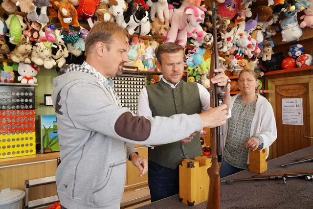 Marcus König absolvierte sein Volksfest-Praktikum und hatte sich dazu verschiedene Stände ausgesucht. | Foto: © Nürnberger Volksfest/Budig