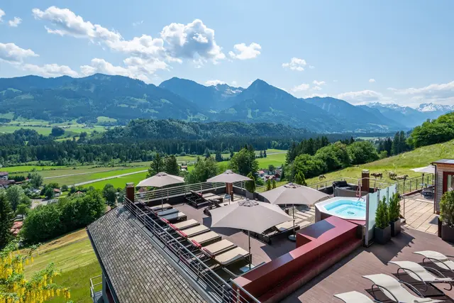 Entschleunigt auf dem Allgäuer Panorama-Logenplatz und im Alpinpark. | Foto: Tanneck