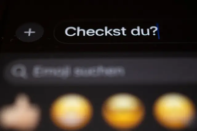 Jugendliche haben ihre Favoriten für das «Jugendwort des Jahres» 2025 nominiert - in den Top 3 stehen «Checkst du?», «Goonen» und «Das crazy».  | Foto: Marijan Murat/dpa