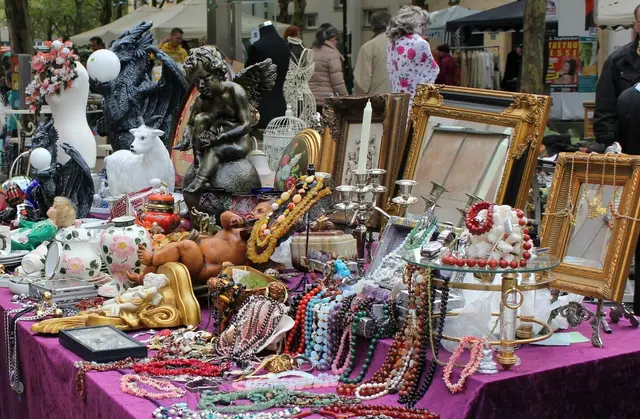 Wer ersteht das skurrilste Teil beim stöbern auf dem Grafflmarkt? | Foto: Ebersberger/Archiv
