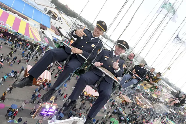 Die Polizei ist mit der «Wiesnwache» und zahlreichen Einsatzkräften auf dem Oktoberfest präsent. (Symbolbild) | Foto: Felix Hörhager/dpa