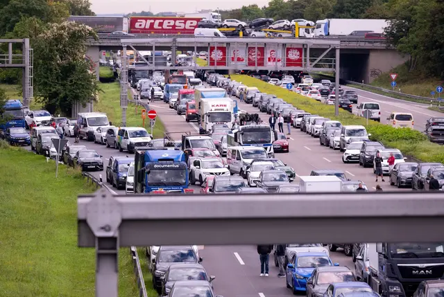 Lange Staus bildeten sich während der bayerischen Sommerferien auch heuer wieder (Symbolbild). | Foto: Sven Hoppe/dpa