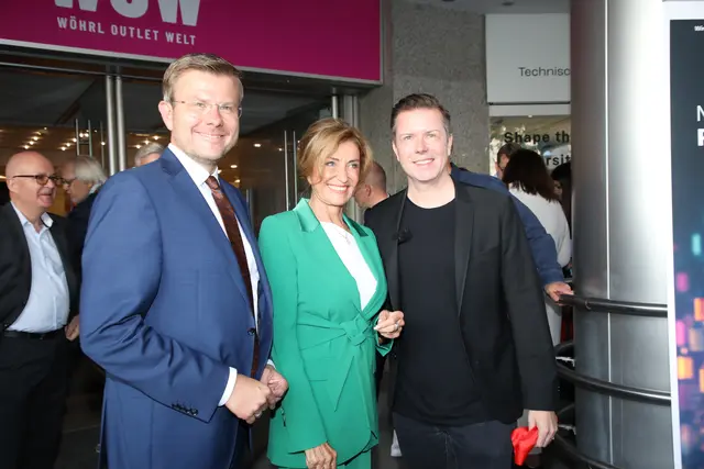 Oberbürgermeister Marcus König, Dagmar Wöhrl, Bundestagsabgeordnete und Unternehmerin und Christian Greiner, Vorsitzender des Aufsichtsrats Rudolf Wöhrl SE. | Foto: Jürgen Friedrich