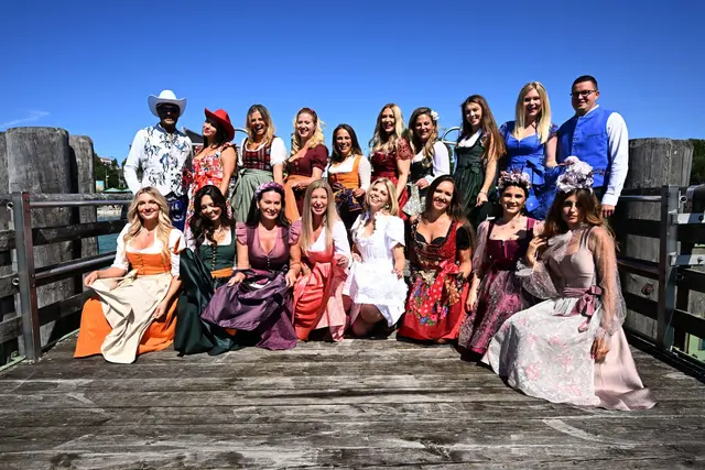 Die einen mögen es traditionell, die anderen suchen ein It-Piece.
 | Foto: Felix Hörhager/dpa