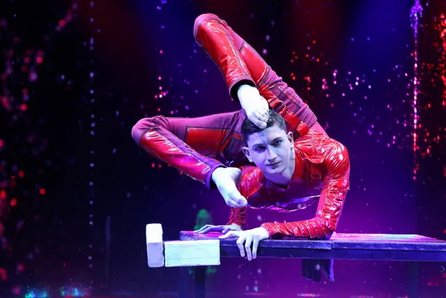 Foto: Zirkus CHARLES KNIE. Vom 15. bis 26. Oktober auf dem Volksfestplatz am Dutzendteich.