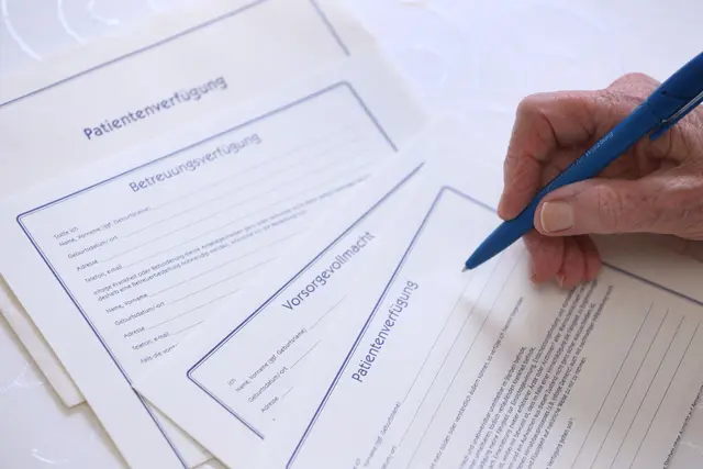 Vorsorgen für den Fall der Fälle – hier sieht Bayerns Justizminister noch Nachholbedarf.  | Foto: Karl-Josef Hildenbrand/dpa (Symbolbild)