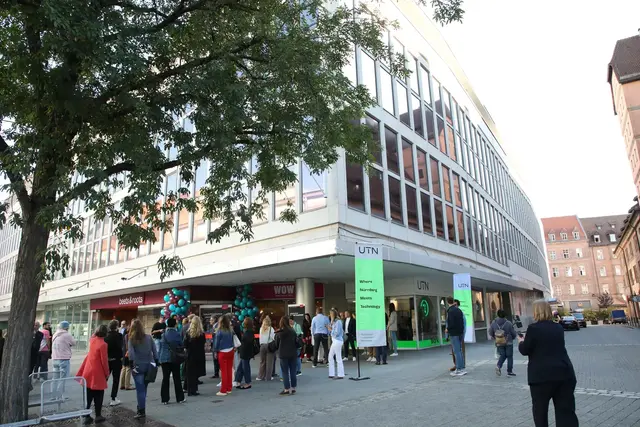 Ideale Gelegenheit, die neuen Angebote im Pop-up-Kaufhof zu entdecken. | Foto: Jürgen Friedrich