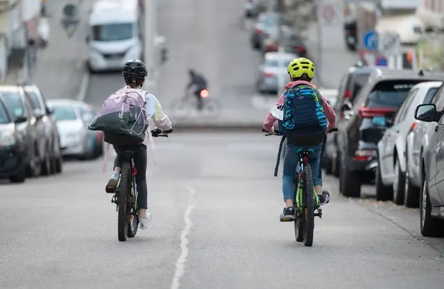 Die Zahl der Unfälle auf dem Schulweg ist gestiegen.  | Foto: Marijan Murat/dpa (Archivfoto)