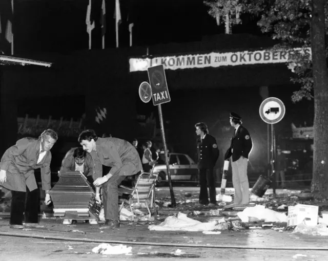 Viele Fragen rund um den Anschlag blieben lange ungeklärt.  | Foto: Frank Leonhardt/dpa (Archivbild)