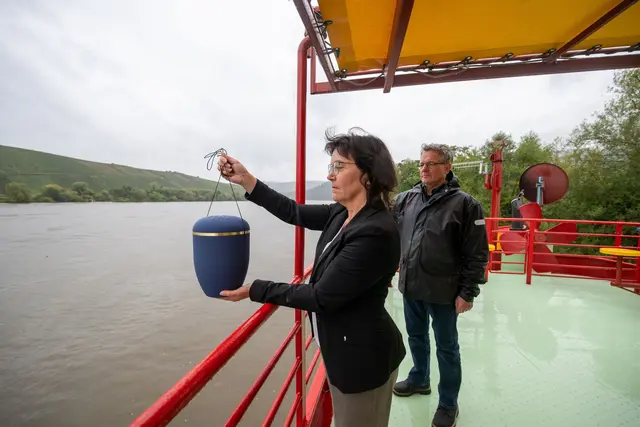 Mit der Neufassung des Bestattungsgesetzes sind neue Beisetzungen in Rheinland-Pfalz möglich. | Foto: Harald Tittel/dpa (Archivbild)
