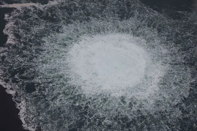 Das Nord Stream 1-Gasleck in der Ostsee, fotografiert am 28. September 2022 aus einem Flugzeug der schwedischen Küstenwache. | Foto: Swedish Coast Guard/dpa