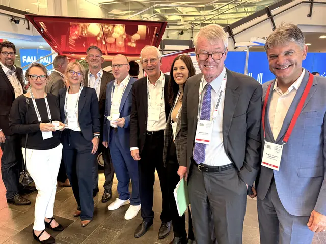 V.l.n.r.: Dr. Kurt Höller (senior director, Siemens AG), Brigitta Schneider (Fa. Sangl), Nina Sandweg (managing director, WSA), Dr. Martin Schneider (GF, Fa. Sangl), Johannes von Hebel (VV Sparkasse Erlangen), Prof. Dr. Siegfried Balleis (Vorsitzender FAU-Unibund), Andrea Schmucker (Geschäftsleitung Autohaus Pickel), Wolfgang Kirsch (AR-Vorsitzender Fresenius AG) und Prof. Dr. Joachim Hornegger (Präsident FAU). | Foto: privat