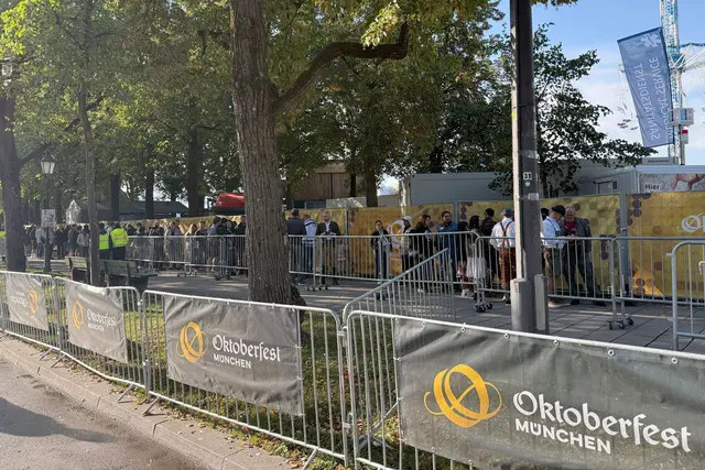 Das Oktoberfest bleibt wegen Bombendrohung vorerst - vielleicht auch den ganzen Mittwoch - geschlossen.  | Foto: Roland Freund/dpa