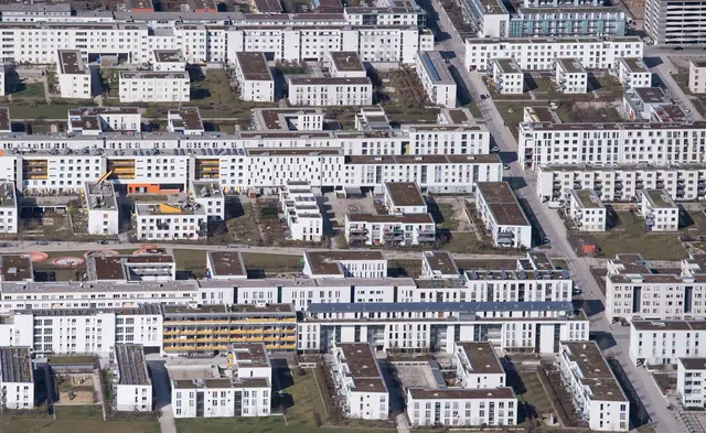In vielen deutschen Städten sind Wohnungen so knapp, dass Unternehmen bei der Mitarbeitersuche Mühe haben.  | Foto: Sven Hoppe/dpa (Symbolbild)