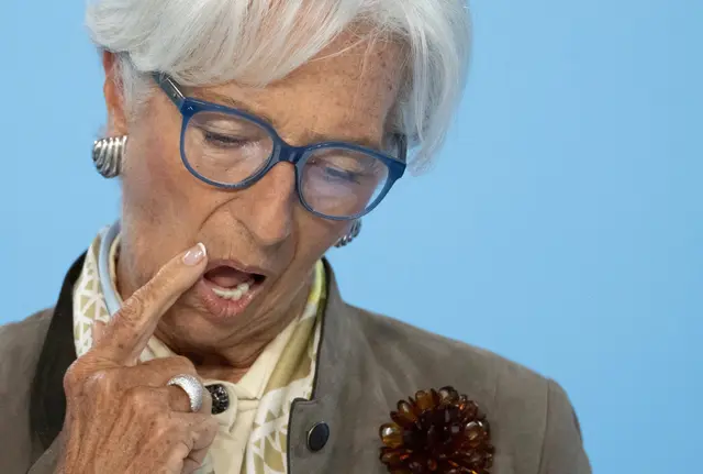 Die Euro-Währungshüter um EZB-Präsidentin Christine Lagarde haben einen gut bestückten Instrumentenkasten für Krisen im Euroraum.  | Foto: Boris Roessler/dpa (Archivbild)