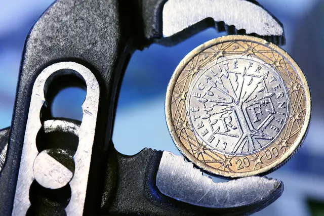 Nehmen Finanzspekulanten Frankreich in die Zange?  | Foto: picture alliance / dpa (Symbolbild)