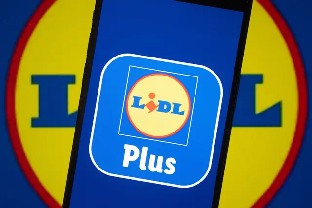 Der Rechtsstreit zwischen Verbraucherschützern und dem Discounter Lidl um die «Lidl Plus»-App geht in die nächste Runde. 
 | Foto: Sebastian Kahnert/dpa (Archivbild)