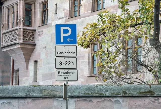 Für Fahrzeuge von Handwerksbetrieben können Parkausnahmegenehmigung beantragt werden.  | Foto: Stadt Nürnberg / Christine Dierenbach/Symbolbild