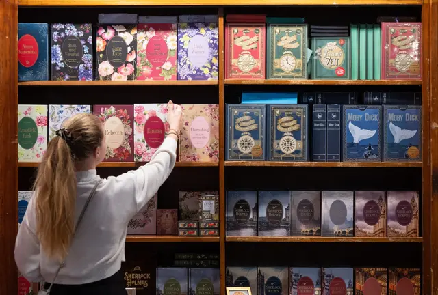 Schon ab Freitagmorgen dürfen Leser aufs Gelände.  | Foto: Boris Roessler/dpa (Archivbild)